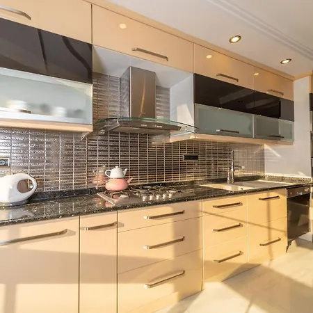 Exceptional Apartment With Sea View Near Mermerli Beach In Muratpasa, Antalya
